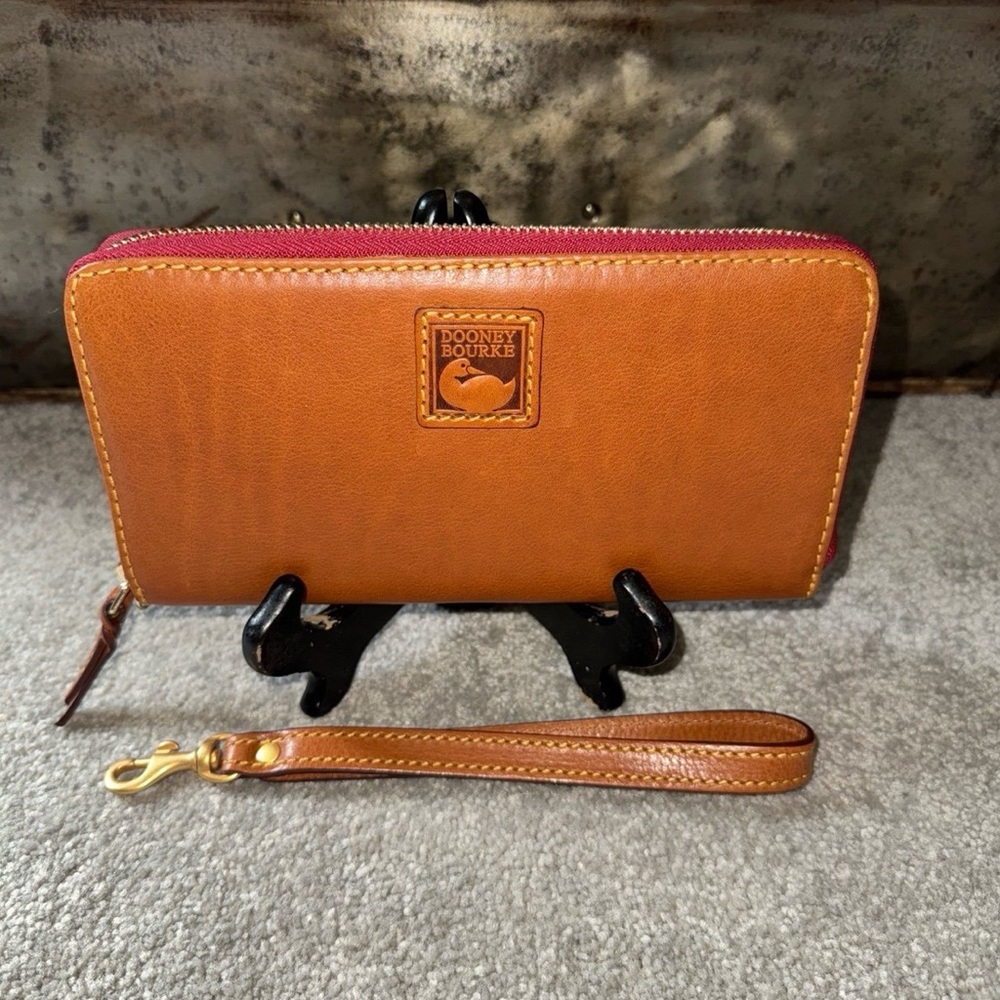 Dooney & Bourke Florentine wristlet in natural